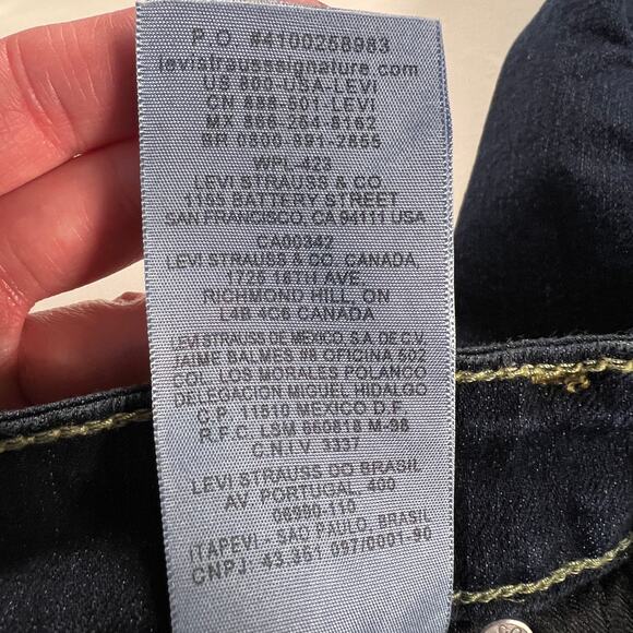 Levi Strauss and Co. Signature Shaping Totally Skinny Ankle Jeans Size 10s - Picture 7 of 9